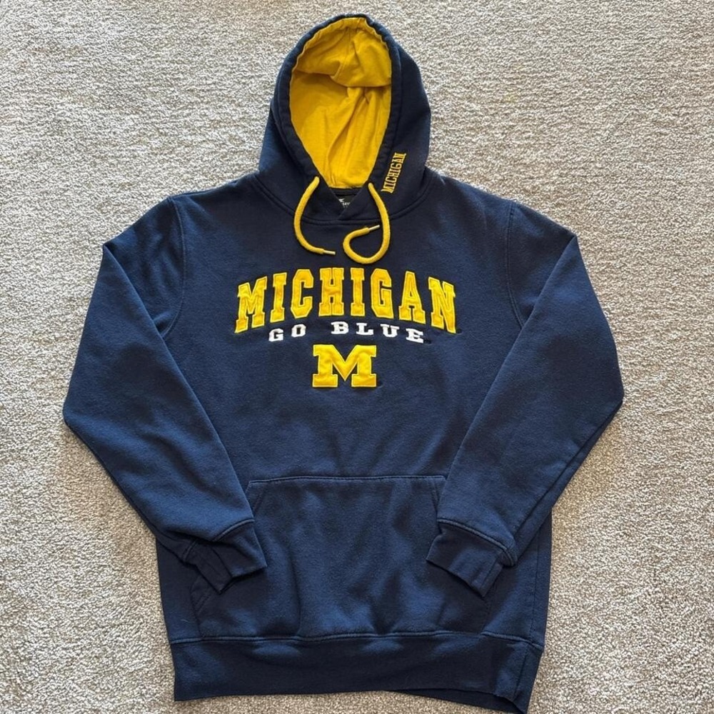 Colosseum Michigan Wolverines Hoodie Medium Fits Small NCAA Pullover Hoodie
